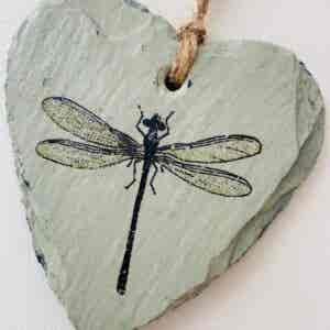 Dragonfly Slate Heart (green)