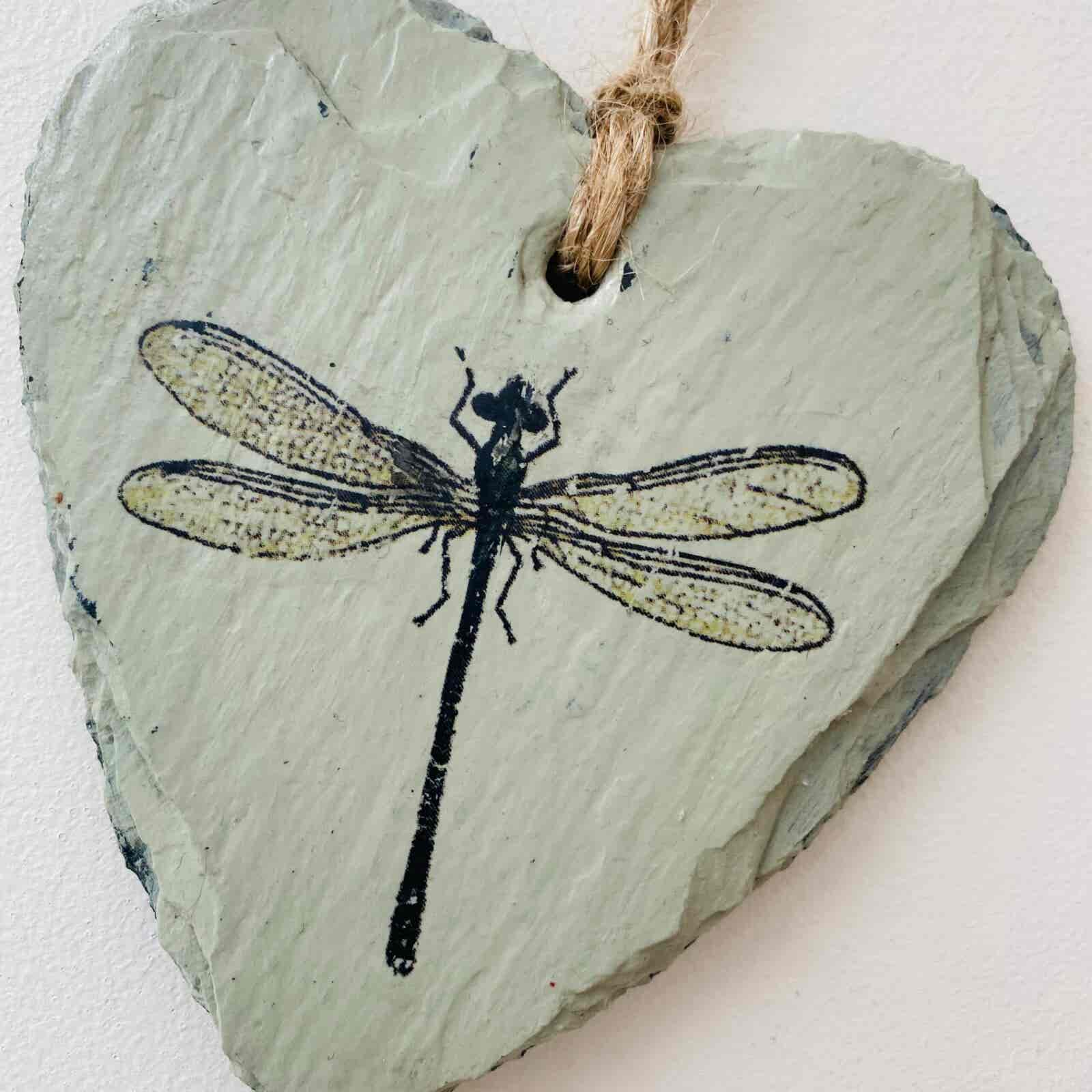 Dragonfly Slate Heart (green)