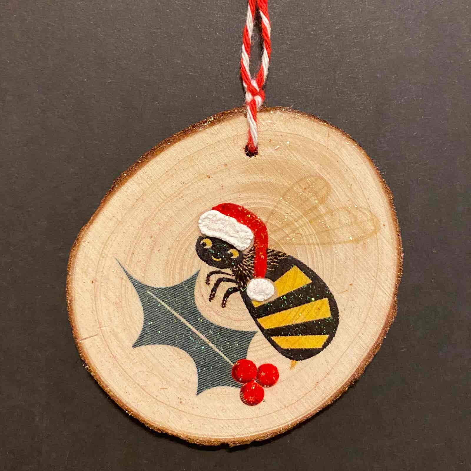 Christmas Bee hanging Wood Slice