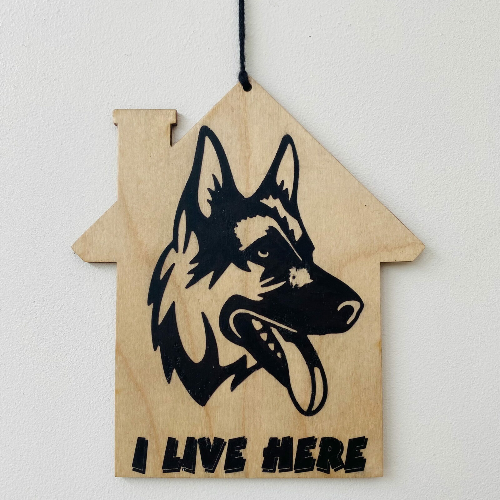 German Shepherd 'I Live Here' House Plaque