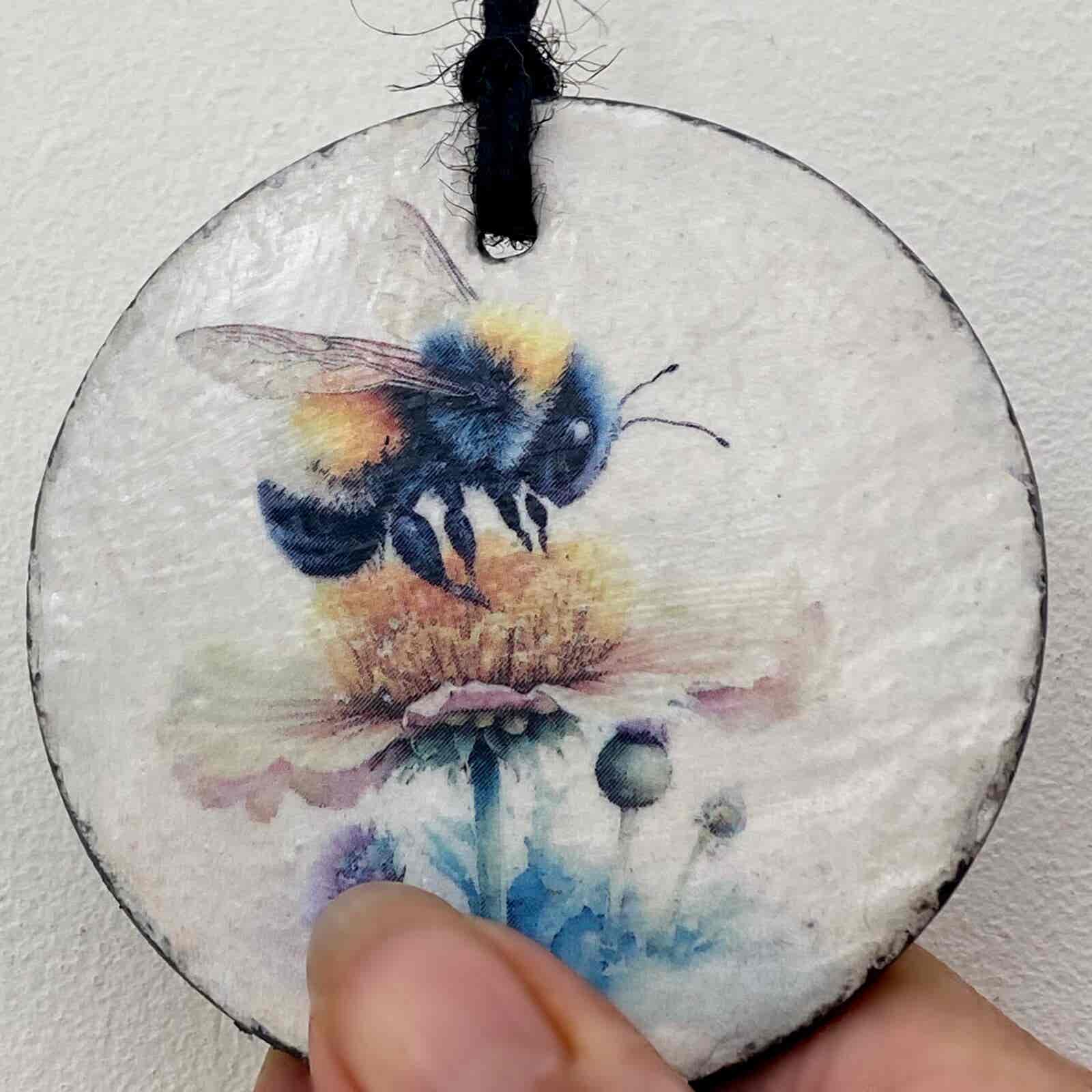 Water Colour Paint Effect Slate Circle - Bees - Image 5