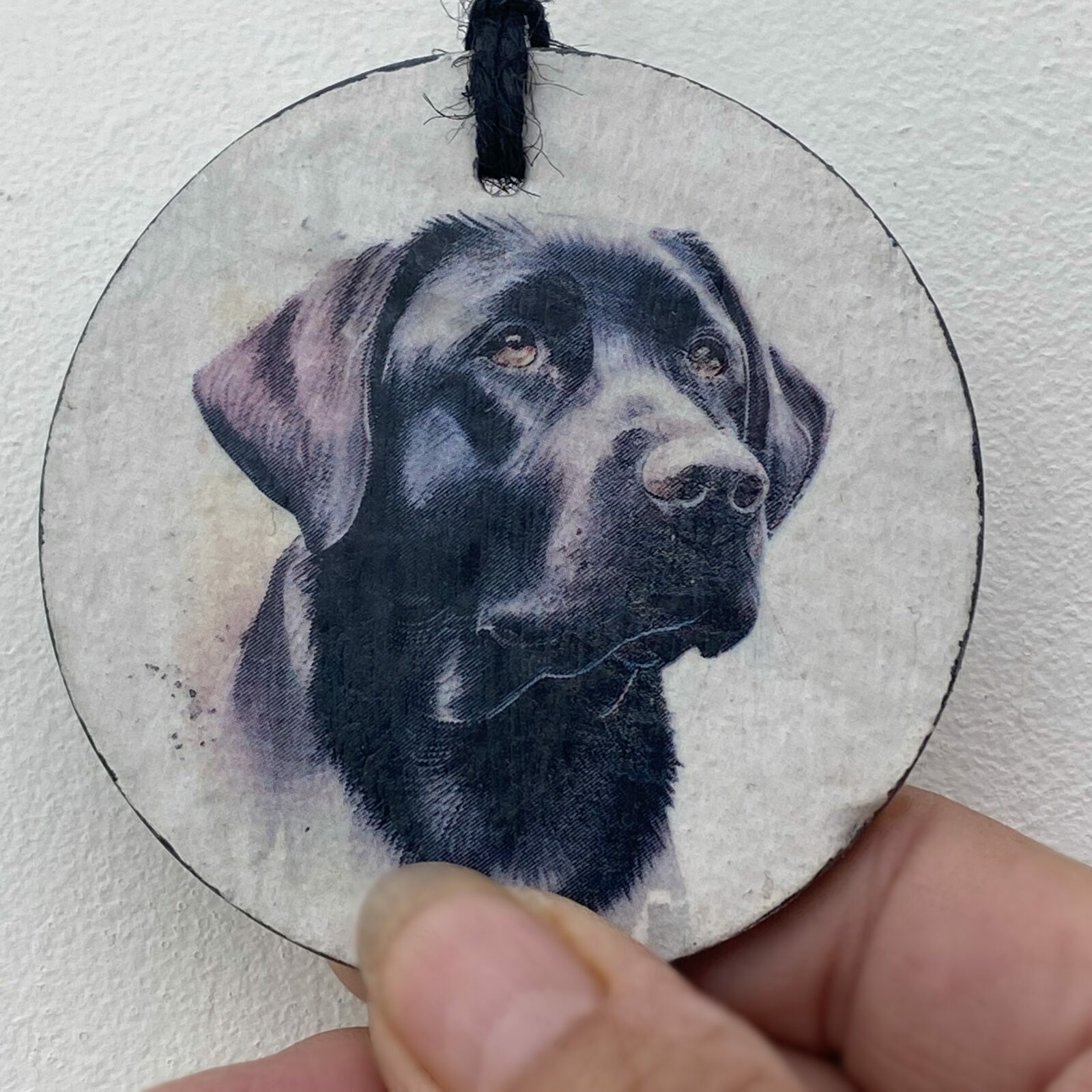 Water Colour Paint Effect Slate Circle - Dog Breeds - Black Labrador (2) - Image 2