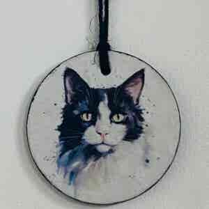 Water Colour Paint Effect Slate Circle - Cats - Black & White (Tuxedo)